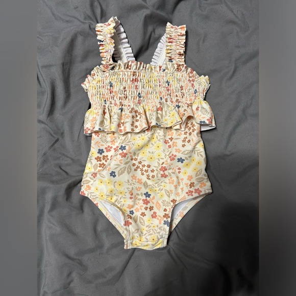 Infant 3-6 month swimsuit - Picture 2 of 2